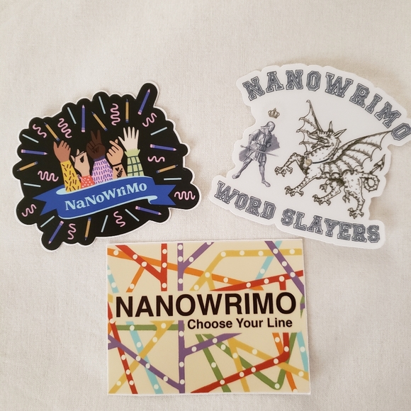 NaNoWriMo 2019 XXL shirt + BONUS 2018 XL tee - Picture 5 of 9